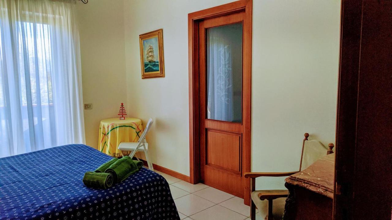 Peppino'S Room Naples Exterior photo