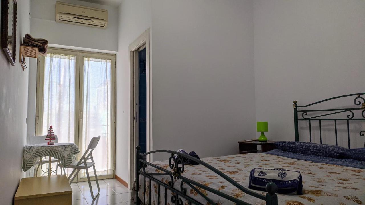 Peppino'S Room Naples Exterior photo