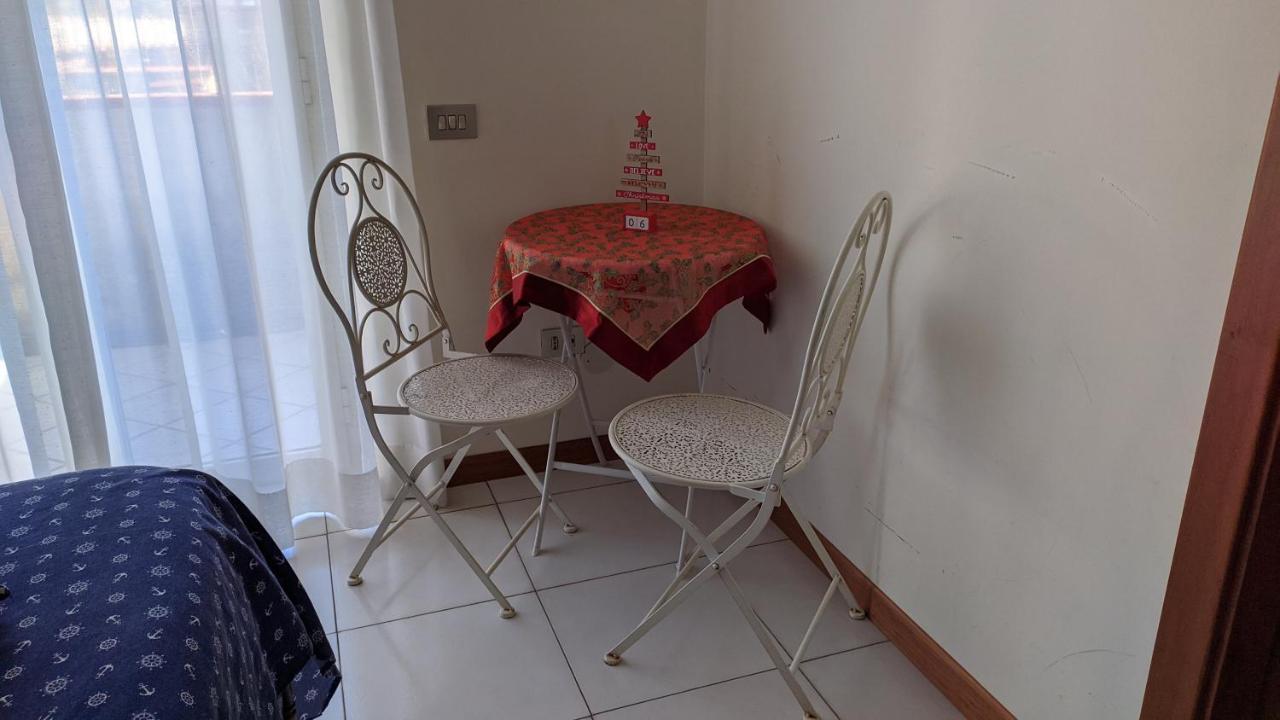 Peppino'S Room Naples Exterior photo