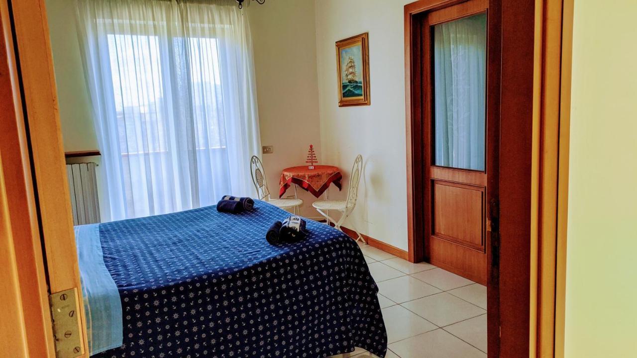Peppino'S Room Naples Exterior photo