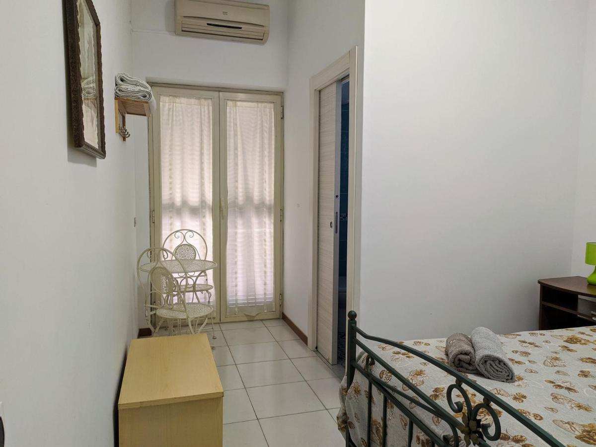 Peppino'S Room Naples Exterior photo